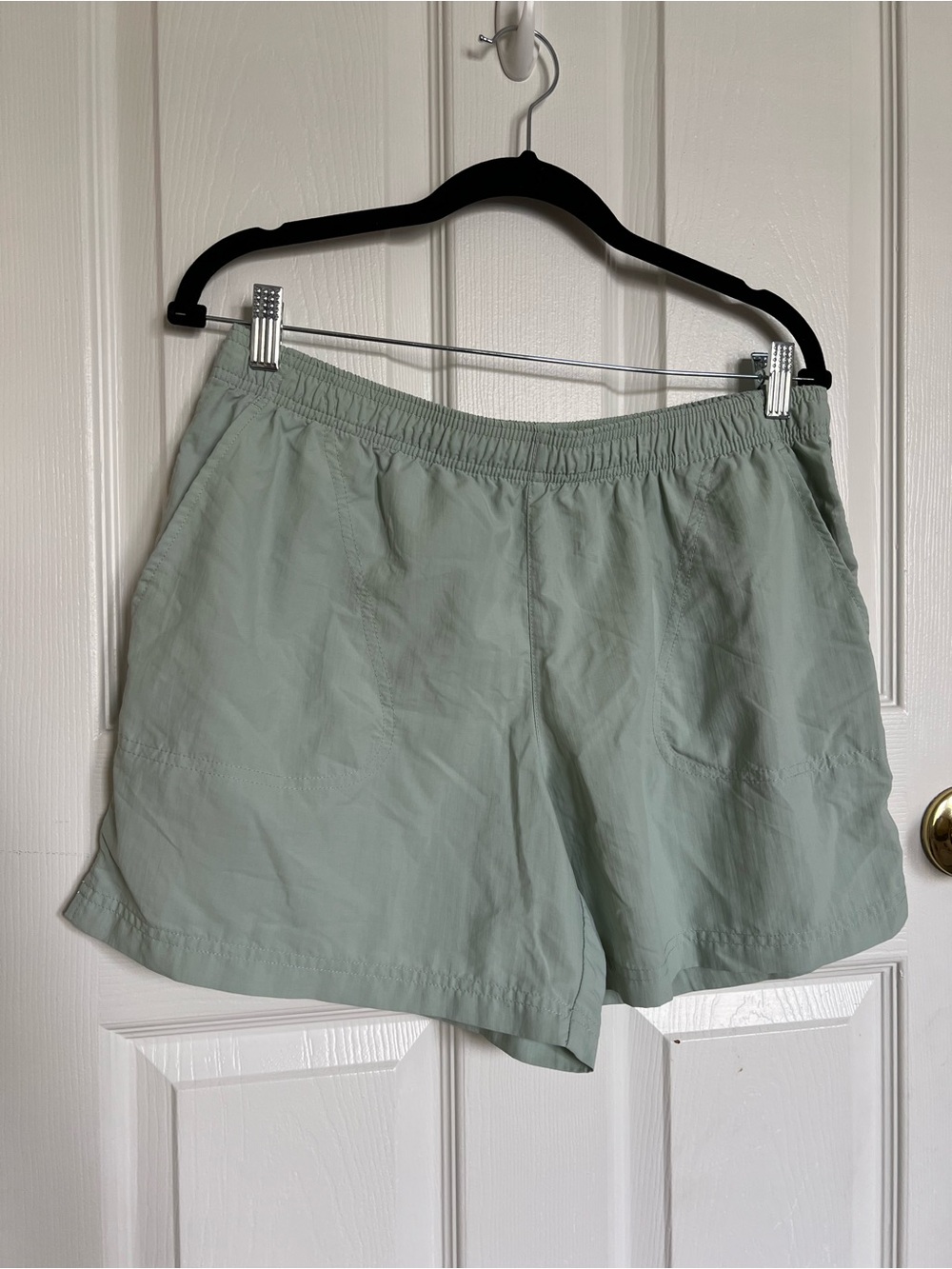 Columbia Women's Green Athletic Shorts Size L Elastic Waist Pockets Hiking